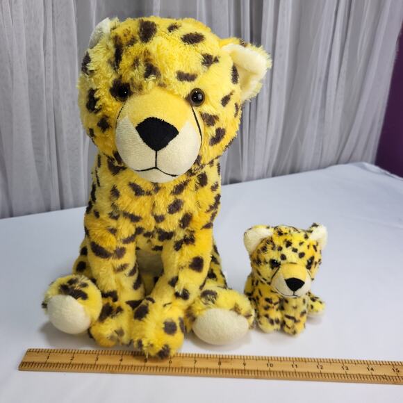 National Geographic Cheetah Spotted Momma Cat and Baby Stuffed Plush Animal Toy - Picture 13 of 14